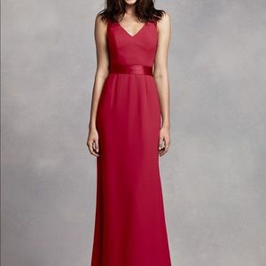 Vera Wang long gown Size 4 color is Apple